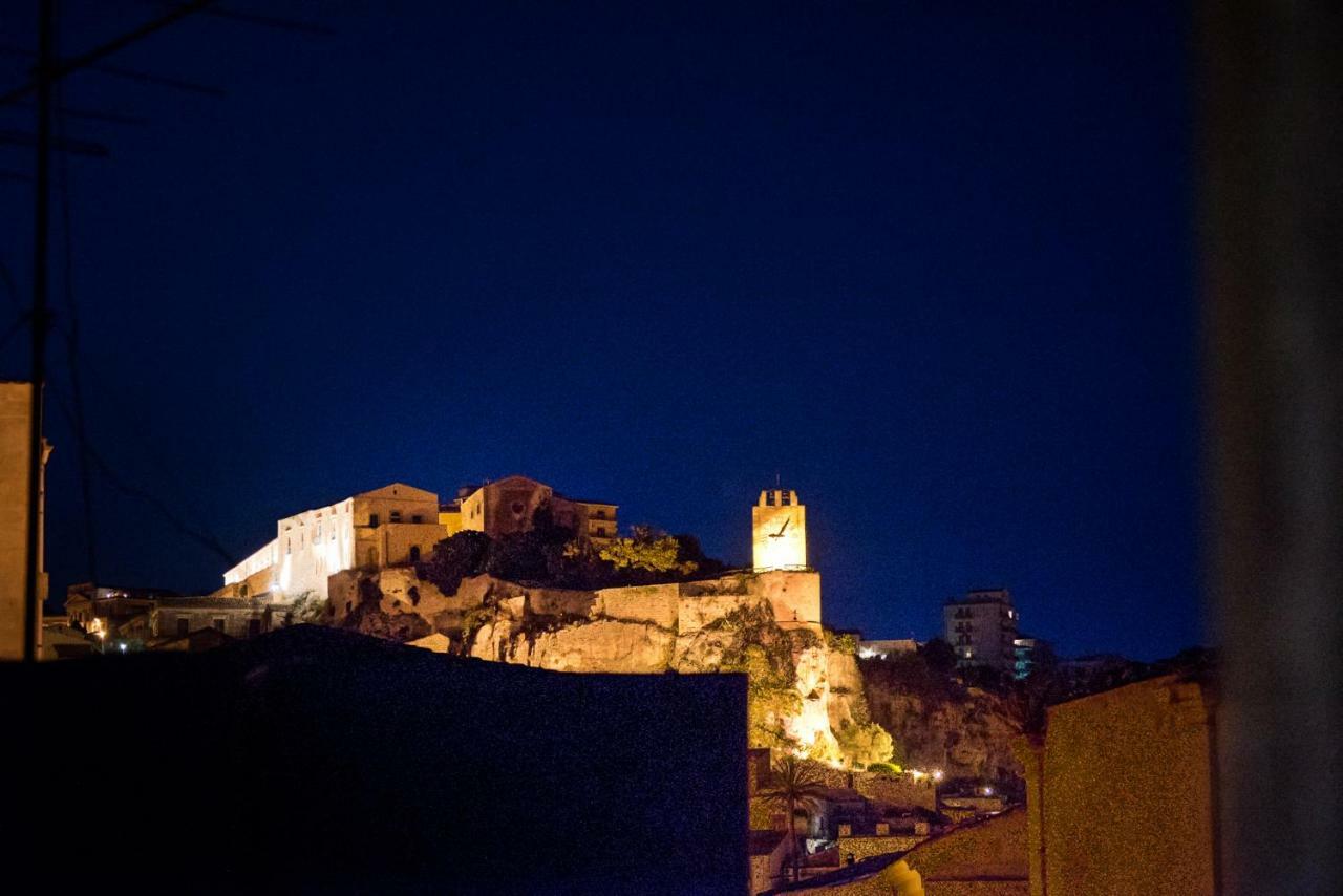 Domus Sbircio Modica Apartment Bagian luar foto